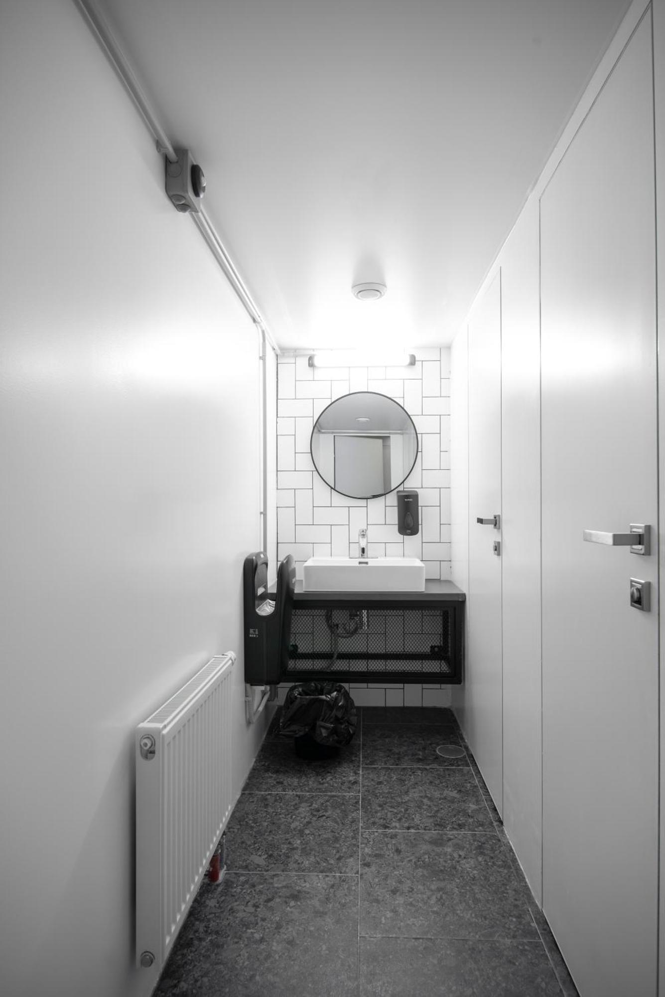 Capsule Hotel Constellation 91 Lviv Extérieur photo
